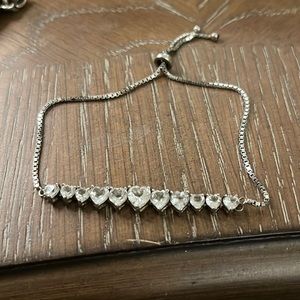 Adjustable heart bracelet